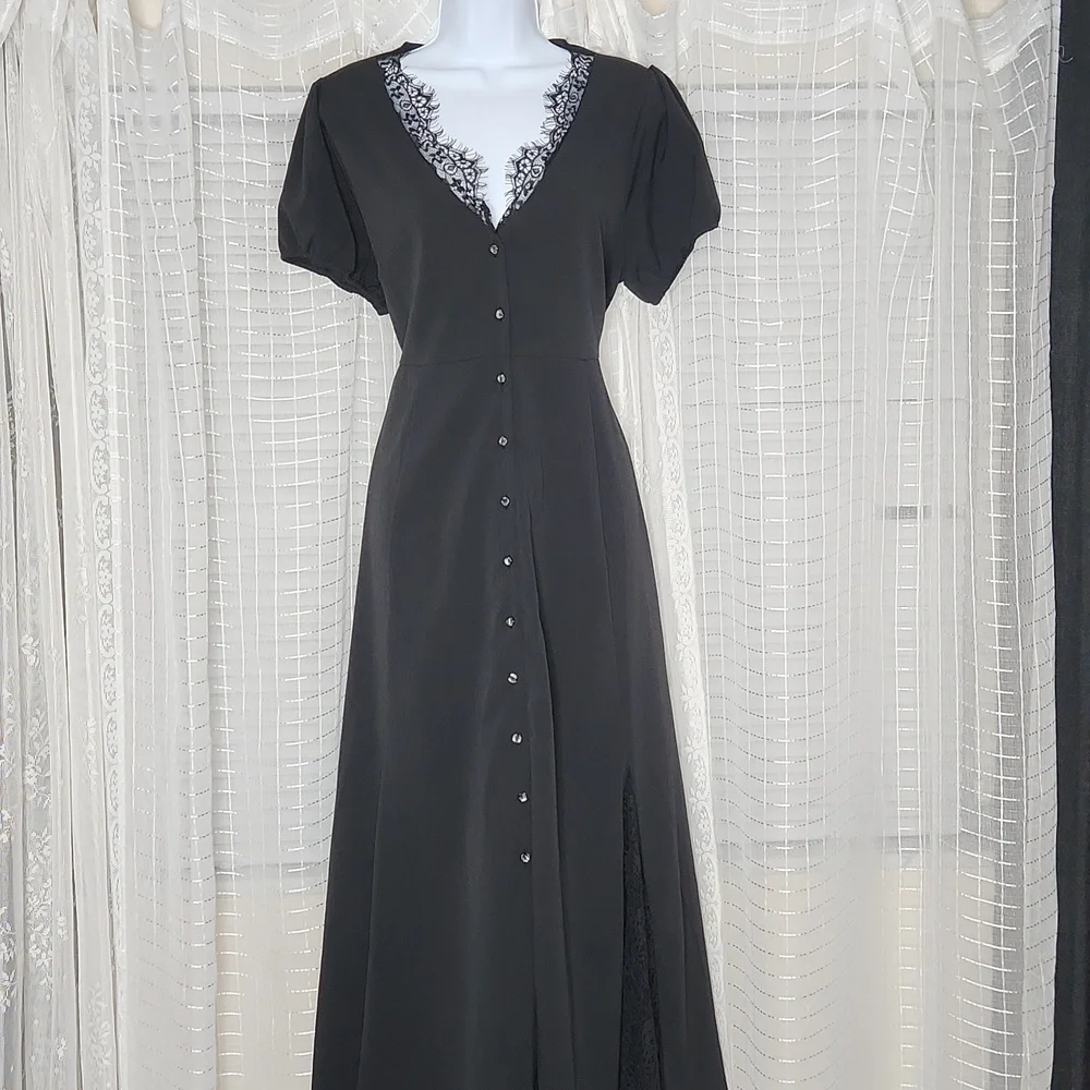 Classic Black Button-Front Midi Dress with Lace Trim - Picture 3 of 9